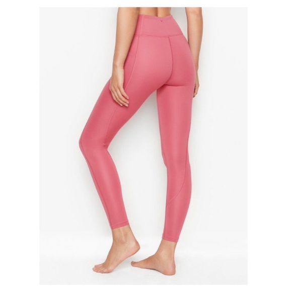 NWT! VS incredible essential legging - Picture 2 of 11